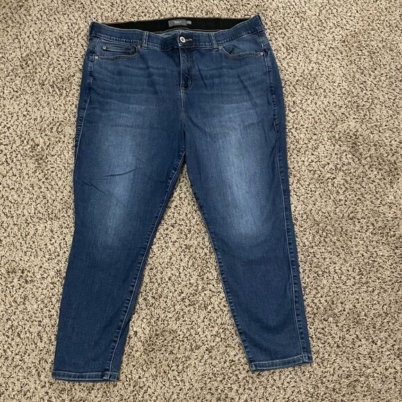 Torrid “Feel the Fit” Blue Jeans Size 24R - Picture 4 of 9